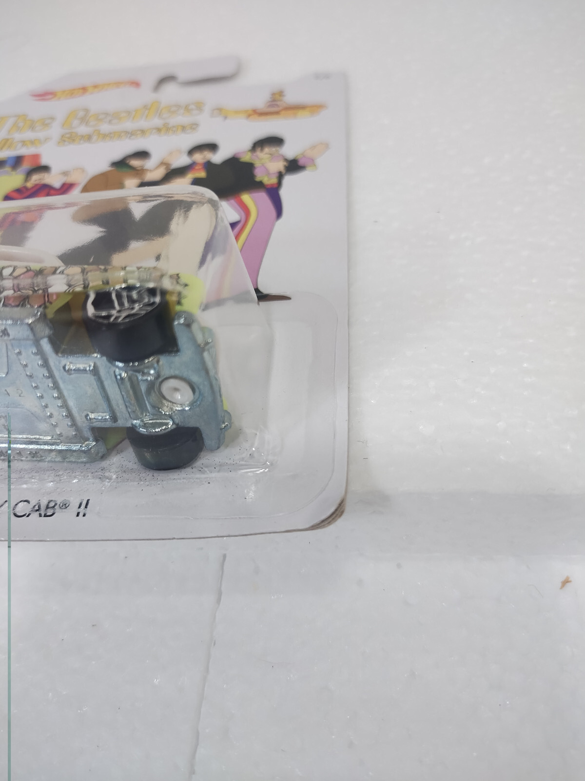 HotWheels 1:64-The Beatles Yellow Submarine-Set of 6 Diecast cars-New in Package