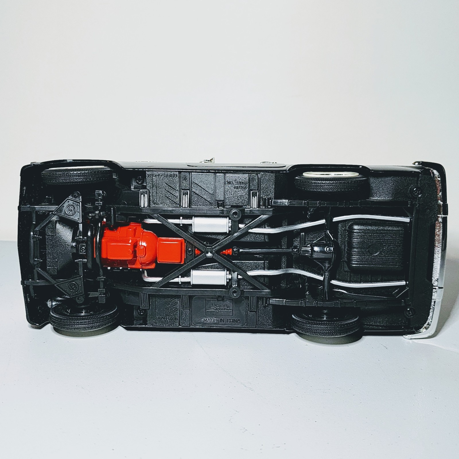 Road Signature 1955 Thunderbird Black w/ Removable Top 1:18 Diecast – Broken