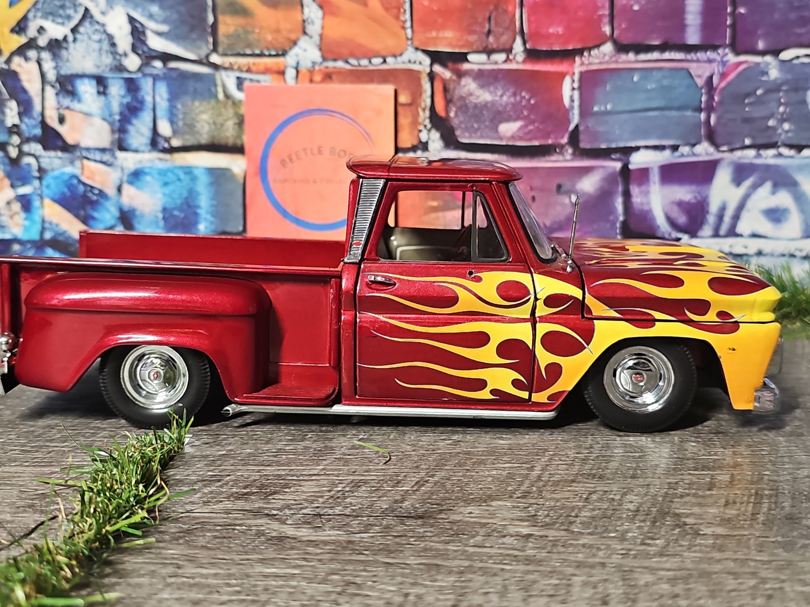 Sun Star 1965 Chevrolet C-10 Stepside Lowrider Pickup 1:18 Diecast Truck NO BOX