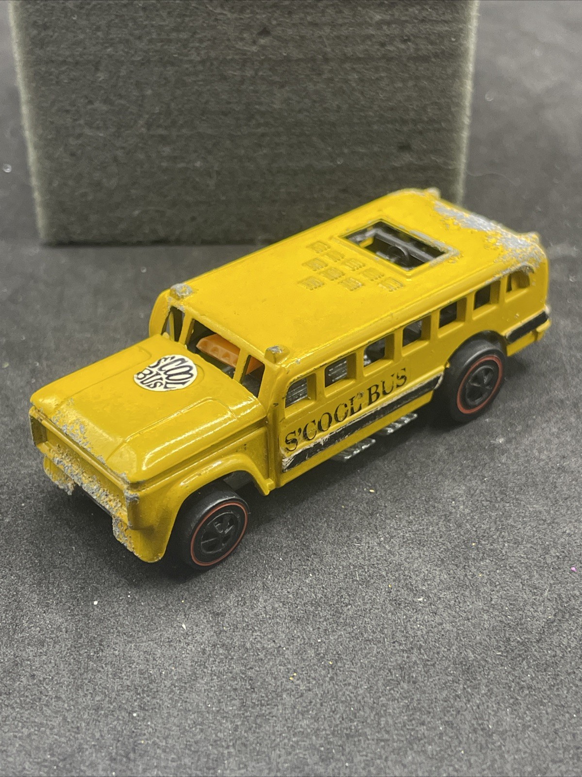 Vintage 1970 HOT WHEELS S’Cool Bus The Heavyweights Yellow Redline Decals 21