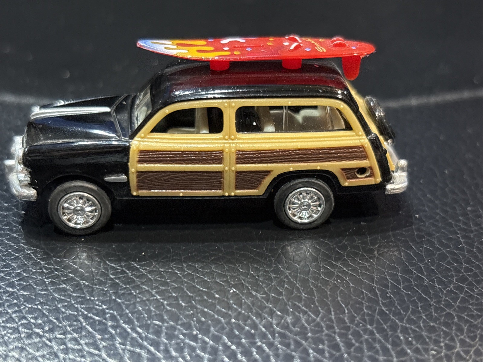 2x Kinsmart 1949 Ford Woody Wagon Black And Tan Pull Back 1:82 Scale