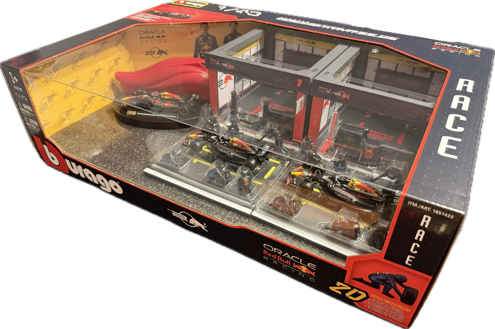 Bburago 1:43 Formula F1 Racing Paddock Set Oracle Red Bull