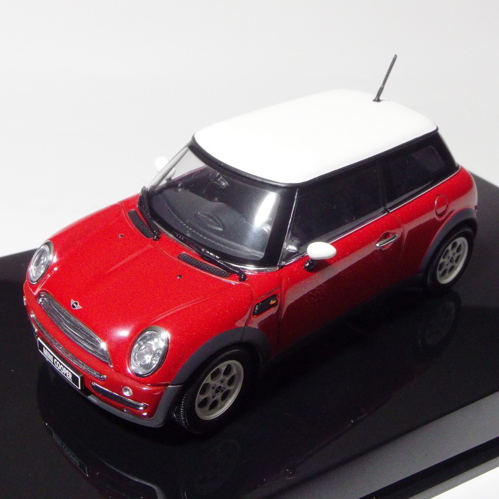 Autoart 1/43 BMW Mini Cooper Red