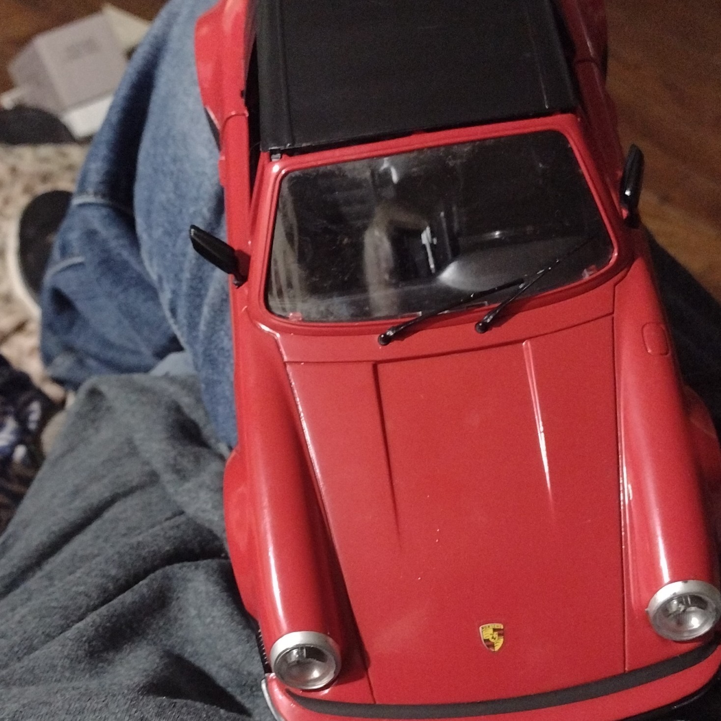 Red Diecast Model Car 1:16 Scale Vehicle – Red Car Diecast Model Toy Vehicle