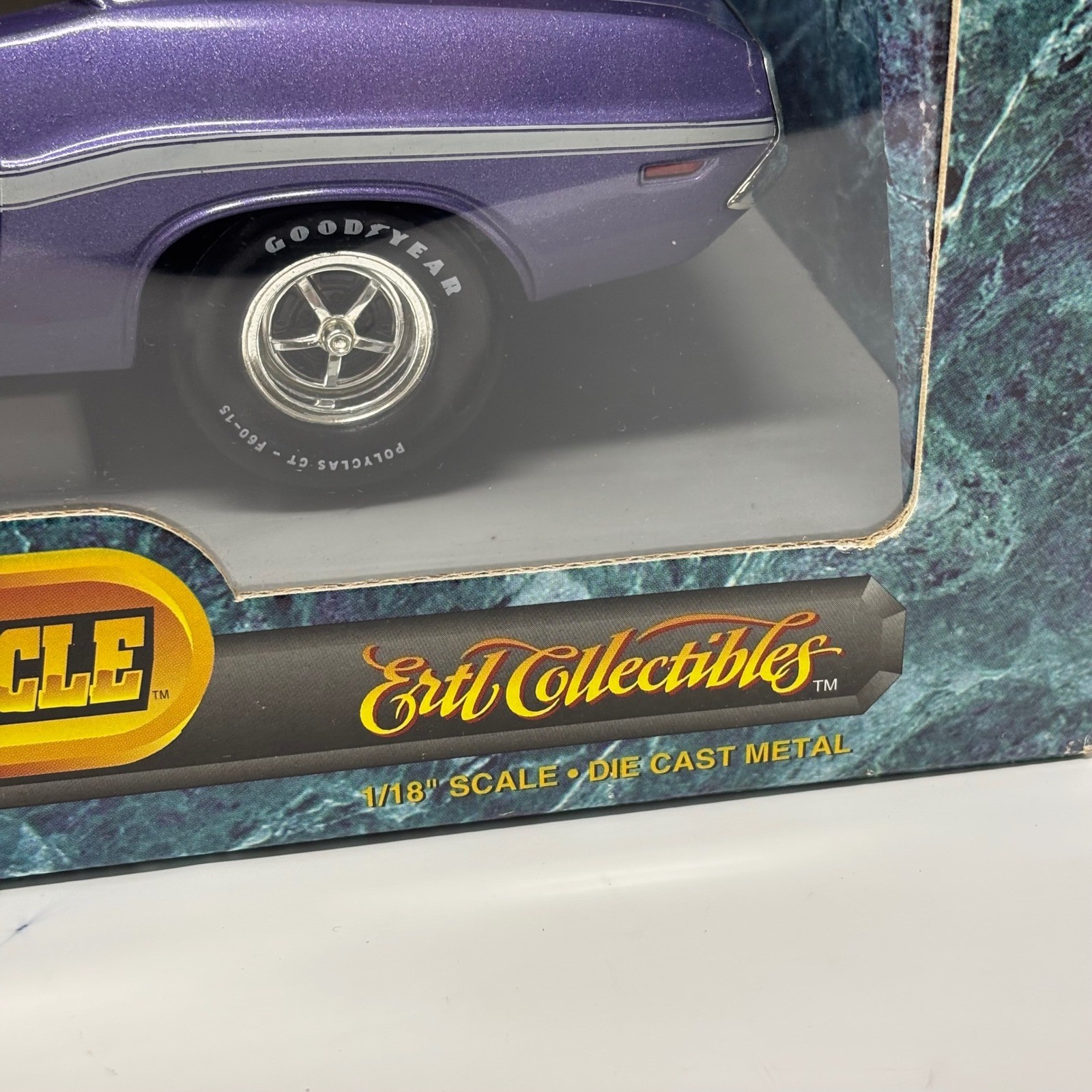 1970 Dodge Challenger R/T HEMI V8 Purple 1:18 ERTL American Muscle NIB