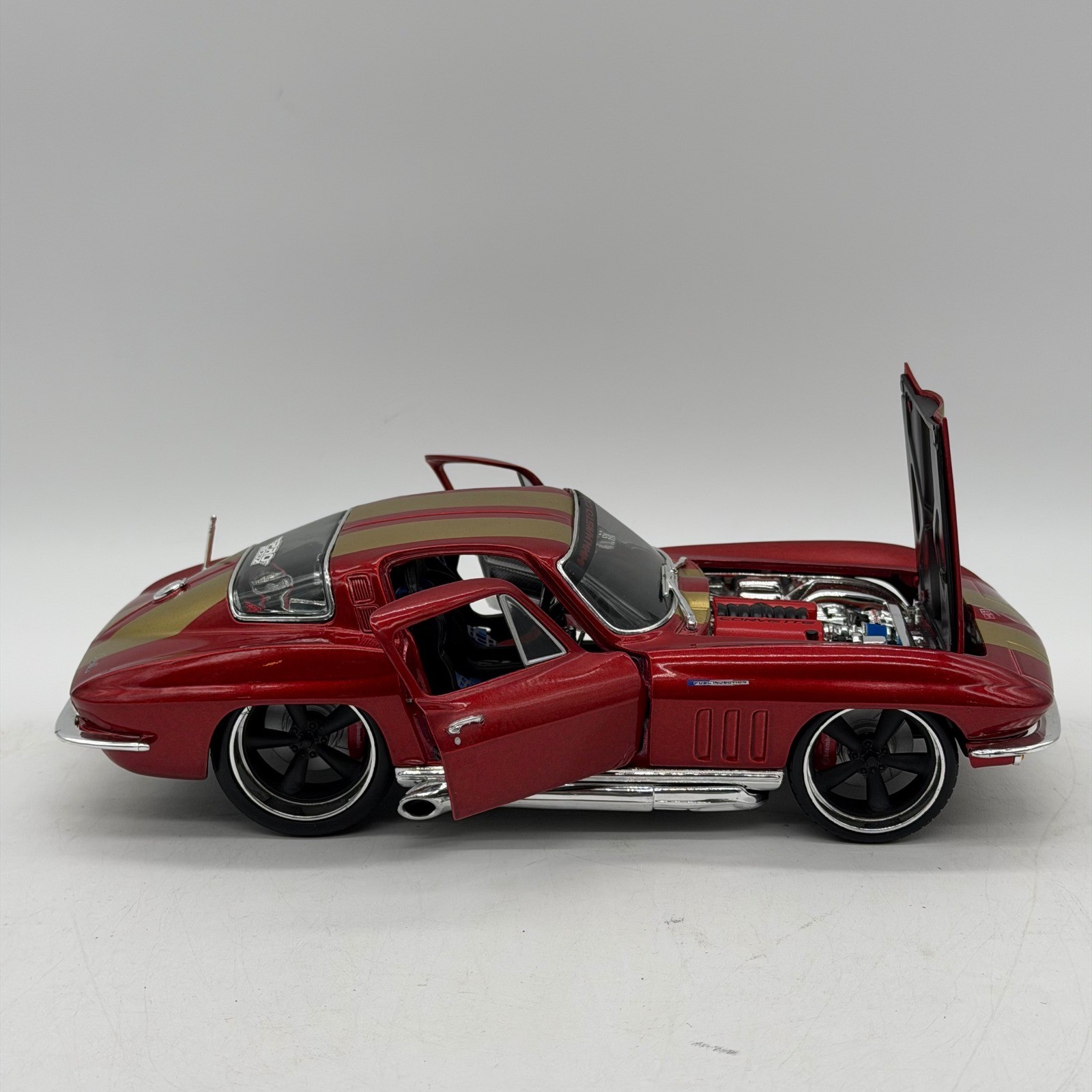 Maisto Pro Rodz 1965 Chevrolet Corvette 1/18 Red/Gold Racing Stripes Diecast Car