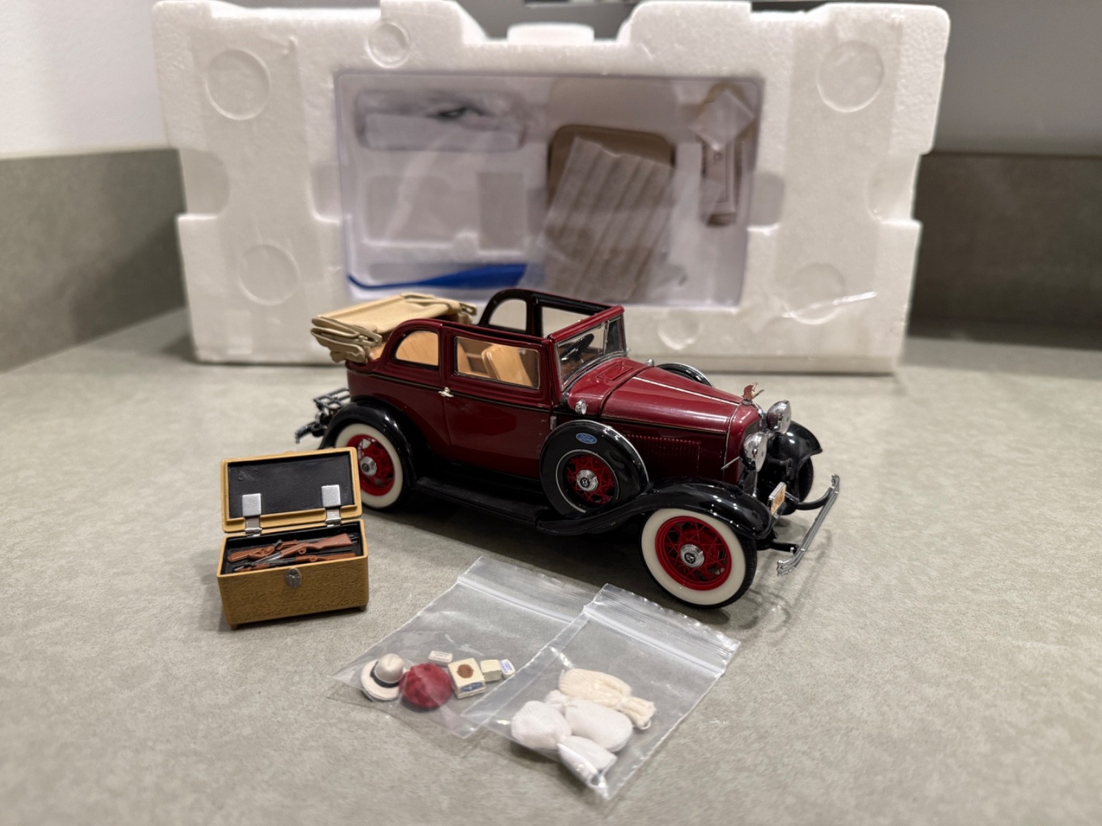 Bonnie and Clyde’s 1932 Ford V8 incl BOX ALL PAPERS AND ACCESSORIES. Beautiful!