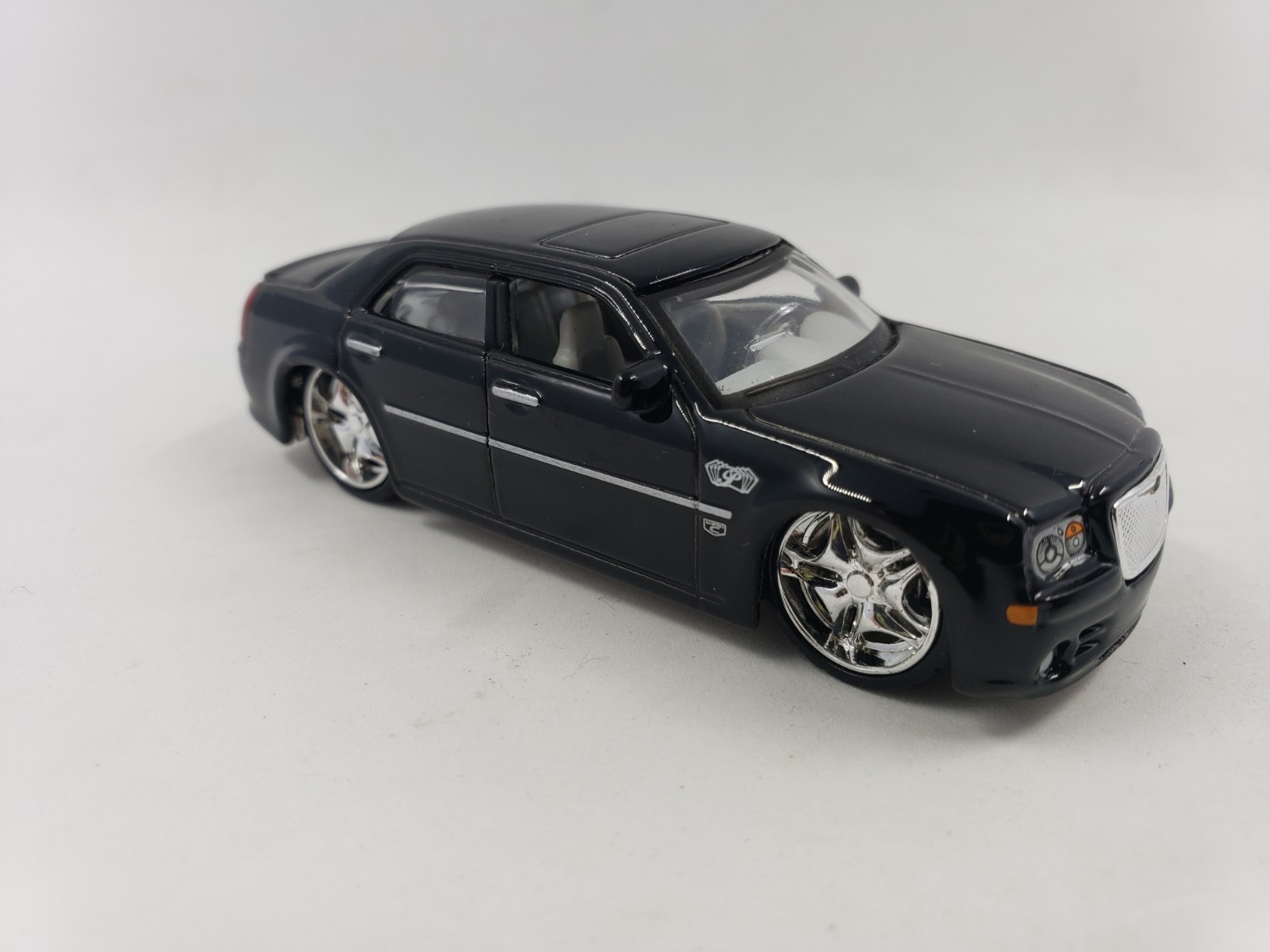 1/64 Maisto Playerz 2005 Chrysler 300C HEMI LOOSE