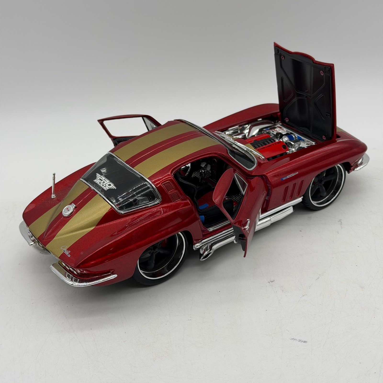 Maisto Pro Rodz 1965 Chevrolet Corvette 1/18 Red/Gold Racing Stripes Diecast Car