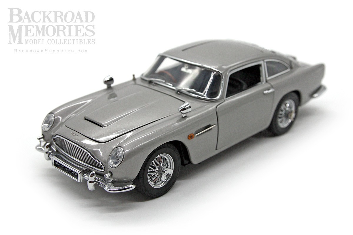 1964 Aston Martin DB5 Saloon (1:24) “James Bond 007” Silver Diecast (LOOSE), DM