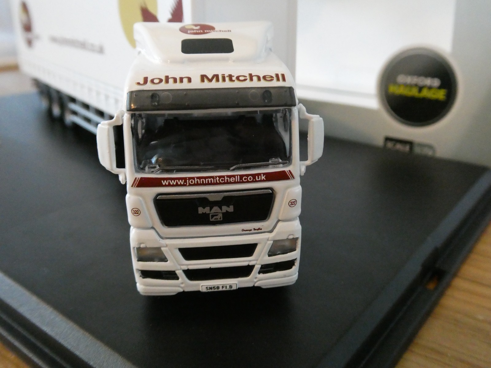 OXFORD JOHN MITCHELL MAN TGA XLX CURTAINSIDE TRUCK MODEL MAN04CS 1:76