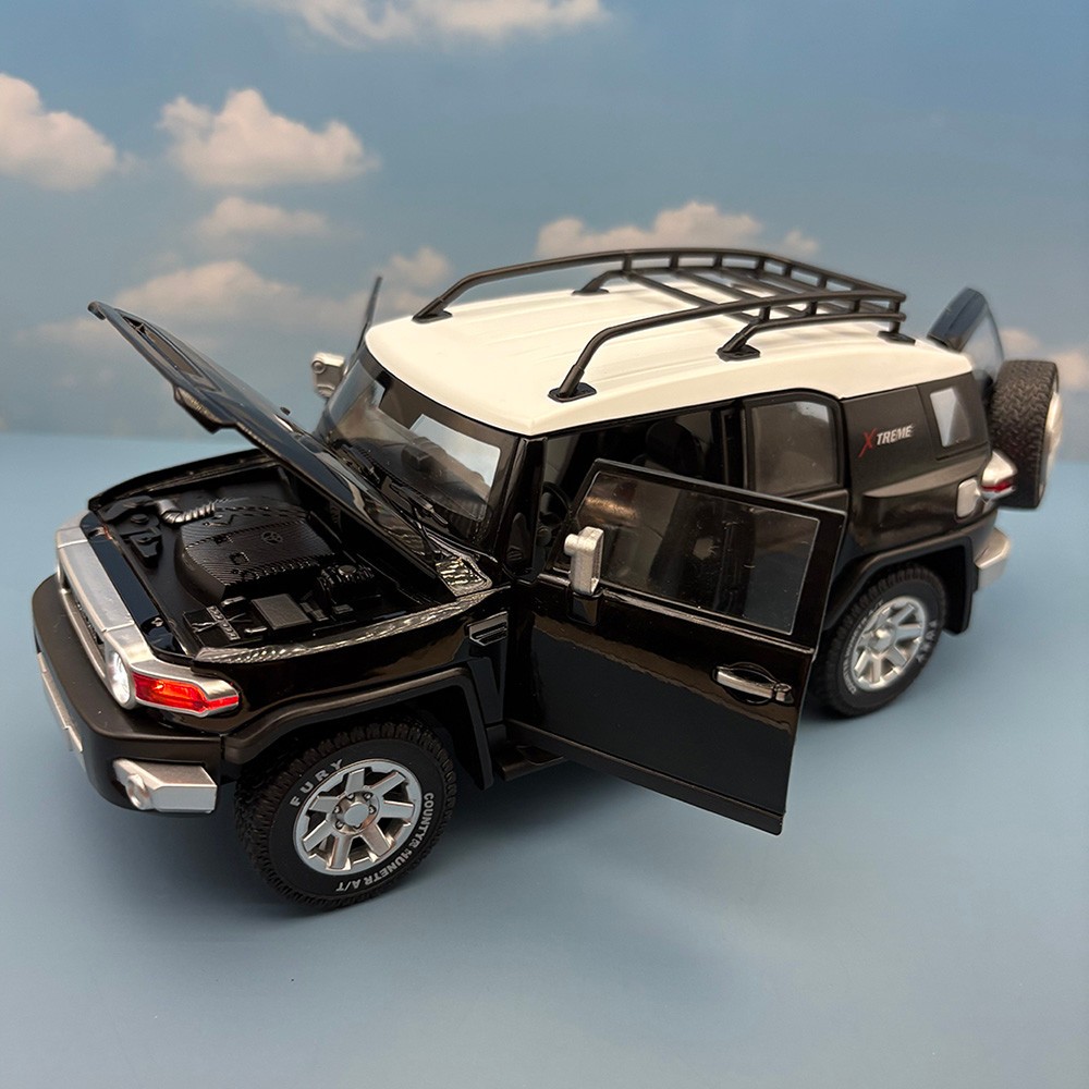 2007/2014 TOYOTA FJ Cruiser 1:24 Diecast – Officially Licensed – Black With Box
