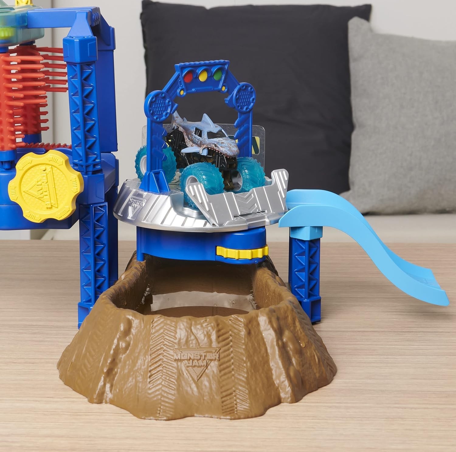 Megalodon Monster Wash: Immersive Color-Changing Water Playset for Children 3+