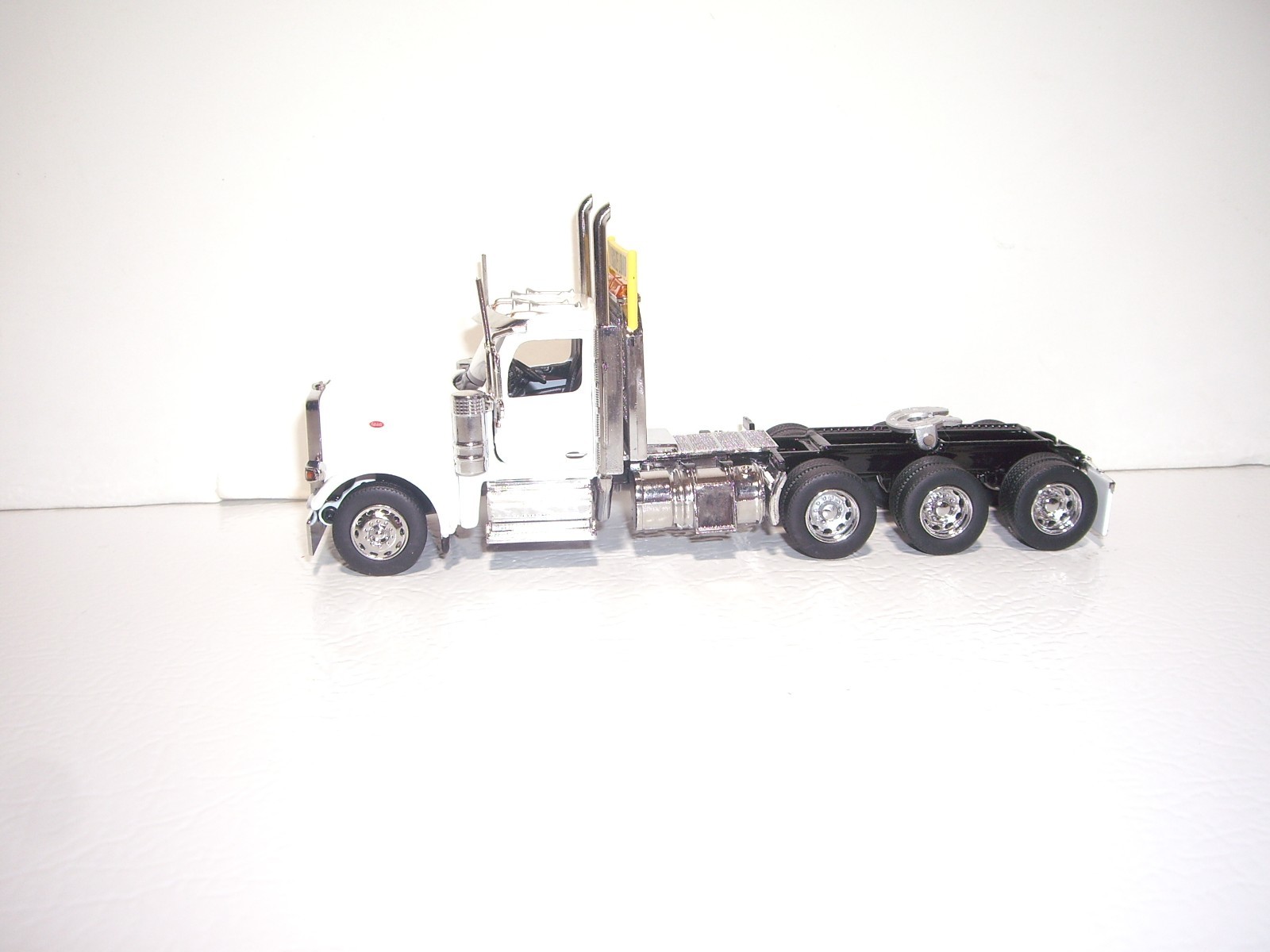 DIECAST MASTERS 1/64 PETE 589 & TRAILKING LOWBOY, JEEP&BOOSTER SAME SCALE AS DCP