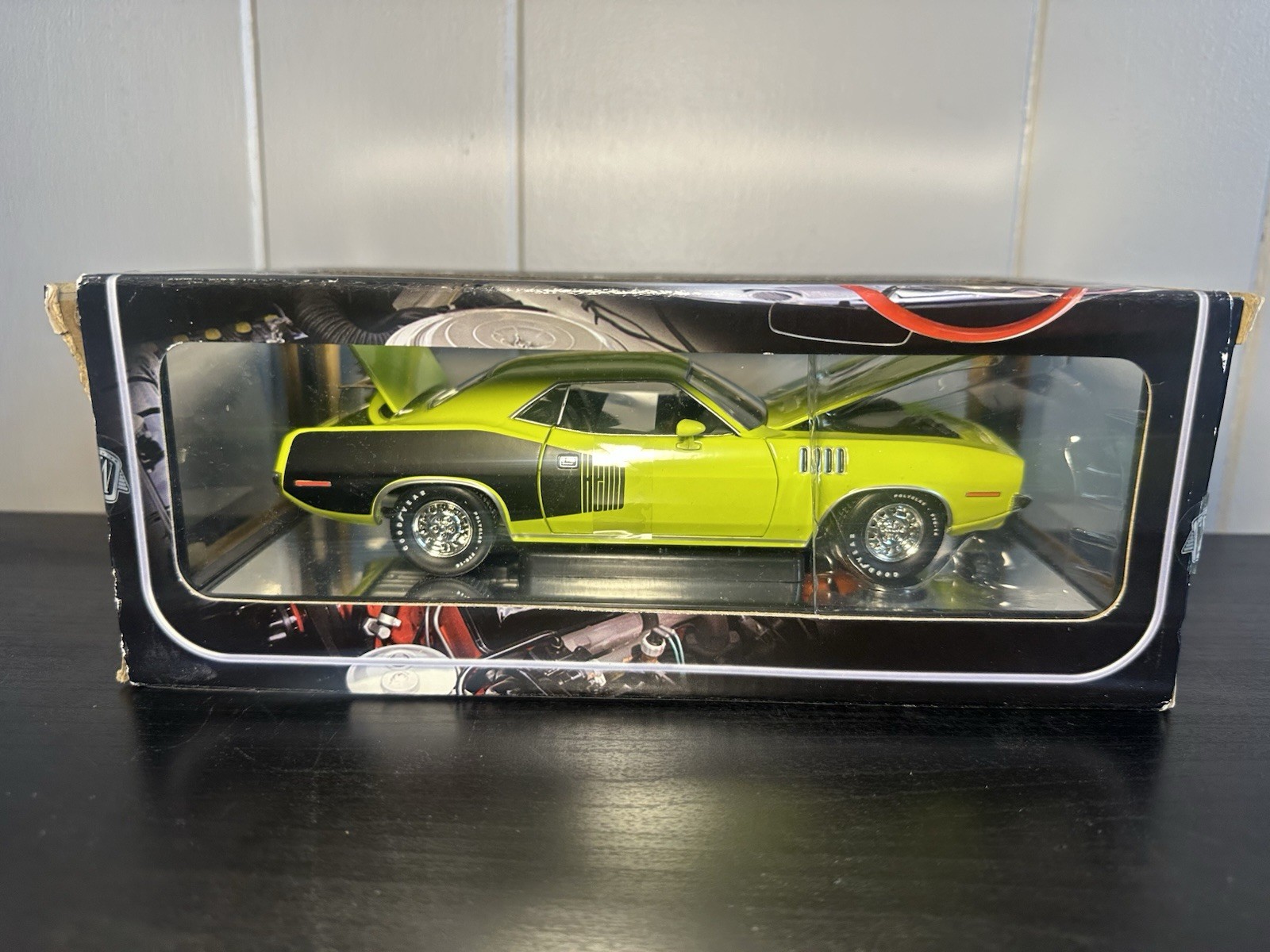 M2 Machines 1/24 Premium Edition Detroit-Cruisers 1971 Plymouth Hemi Cuda