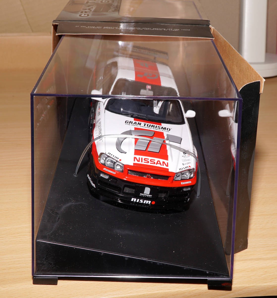 AUTOart 1/18 Gran Turismo NISMO GT-R R34 Display Case Collectible 13+ Used