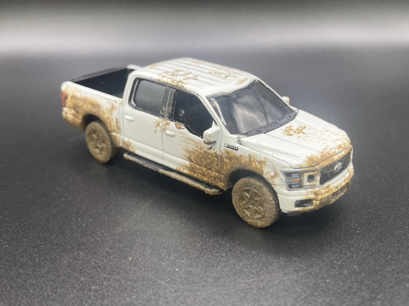 2020 Ford F-150 4×4 Muddy Custom 1/64 Diecast Mud Truck Custom Auto World