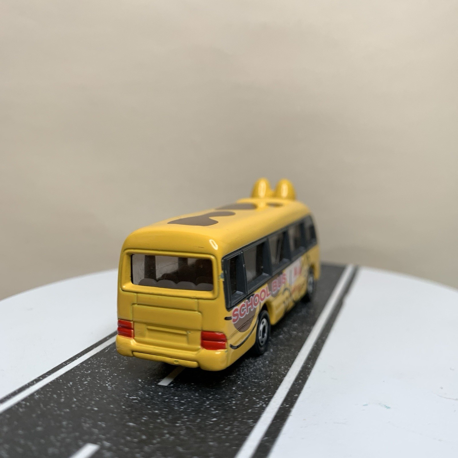 Tomy Tomica #92 Toyota Coaster Kindergarten Cat Animal School Bus Yellow 1/89
