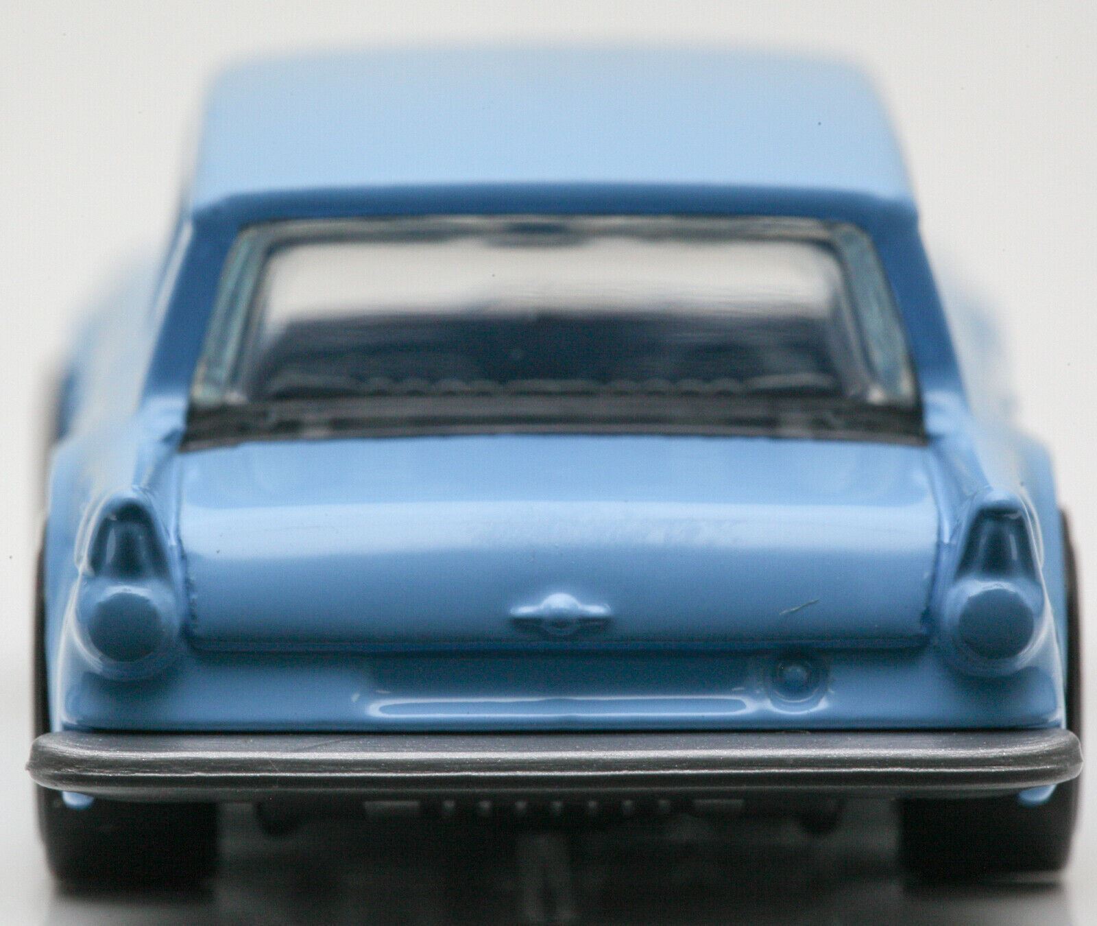 Light Blue Mattel Hot Wheels FORD ANGLIA 105e Automobile From Harry Potter