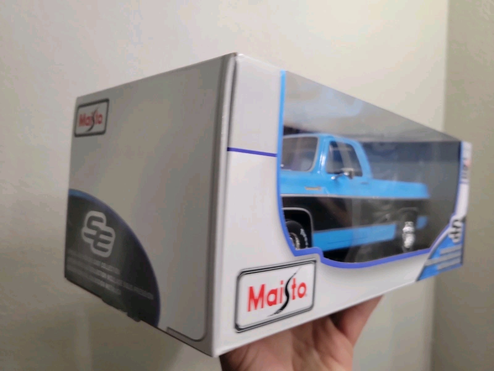 Maisto 1:18 1974 Chevrolet C10 Cheyenne Super Pickup Truck Blue Black Stripe New