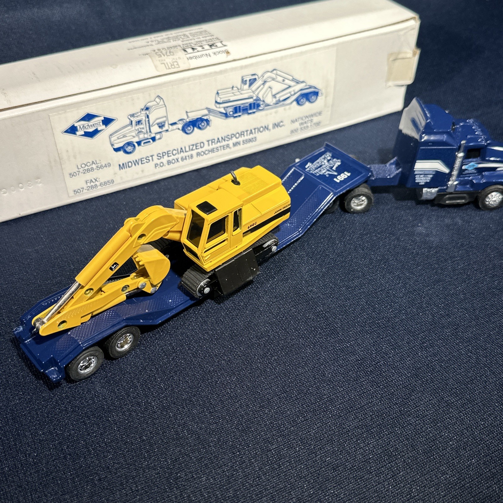 1:64 Ertl Kenworth Midwest Specialized Transportation Lowboy/John Deere 690c NIB