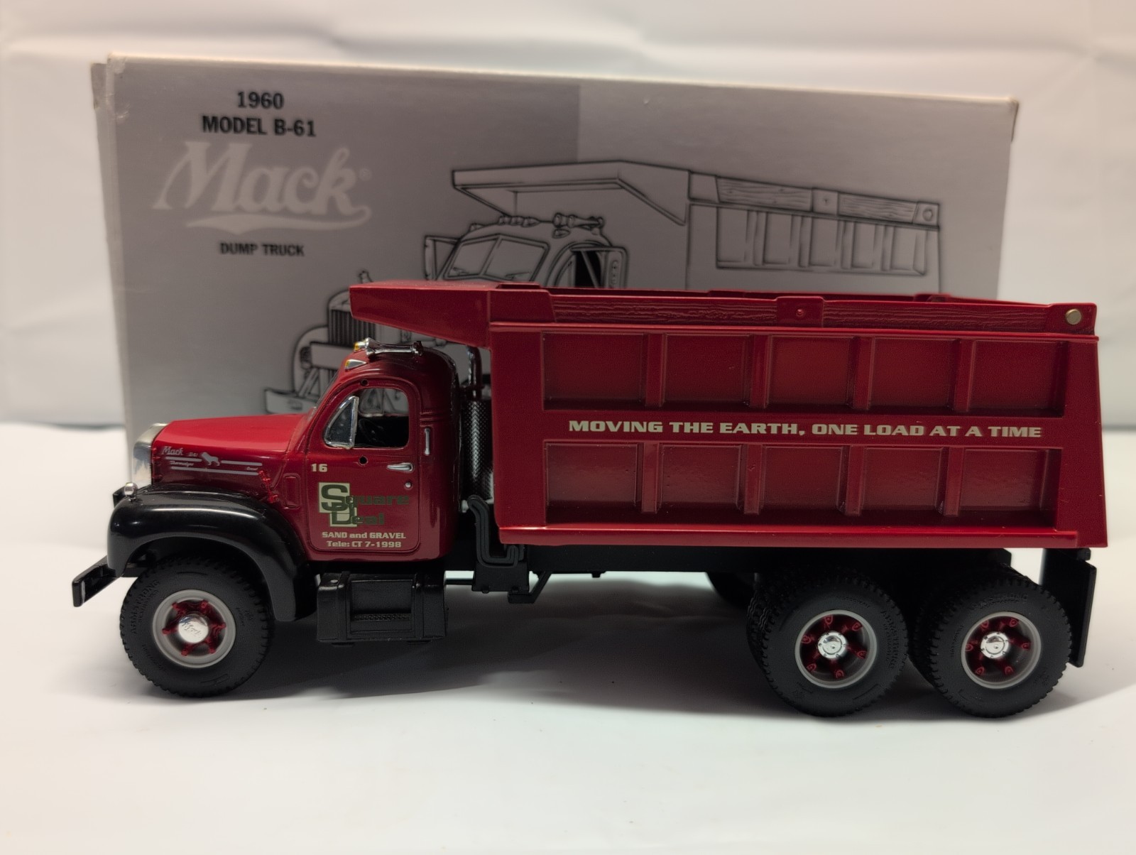 FIRST GEAR 1960 MACK B-61 DUMP TRUCK TANDEM AXLE Square Deal Sand & Gravel 1/34