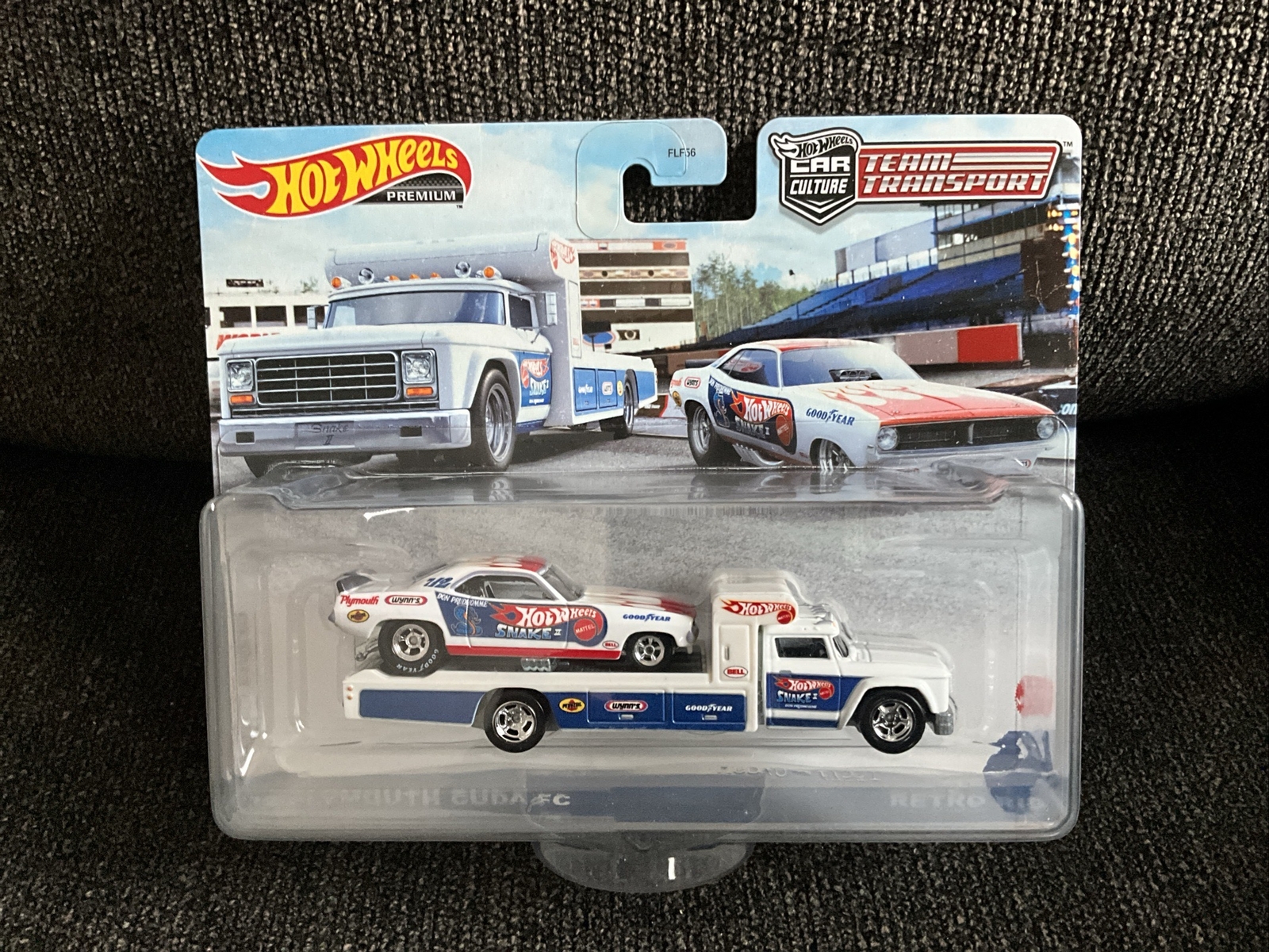 Hot Wheels Premium ’72 Plymouth Cuda FC & Retro Rig Team Transport