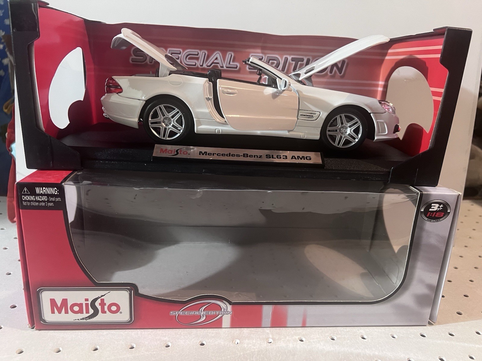 Maisto Special Edition 1:18 Mercedes-Benz SL63 AMG White Opening Doors
