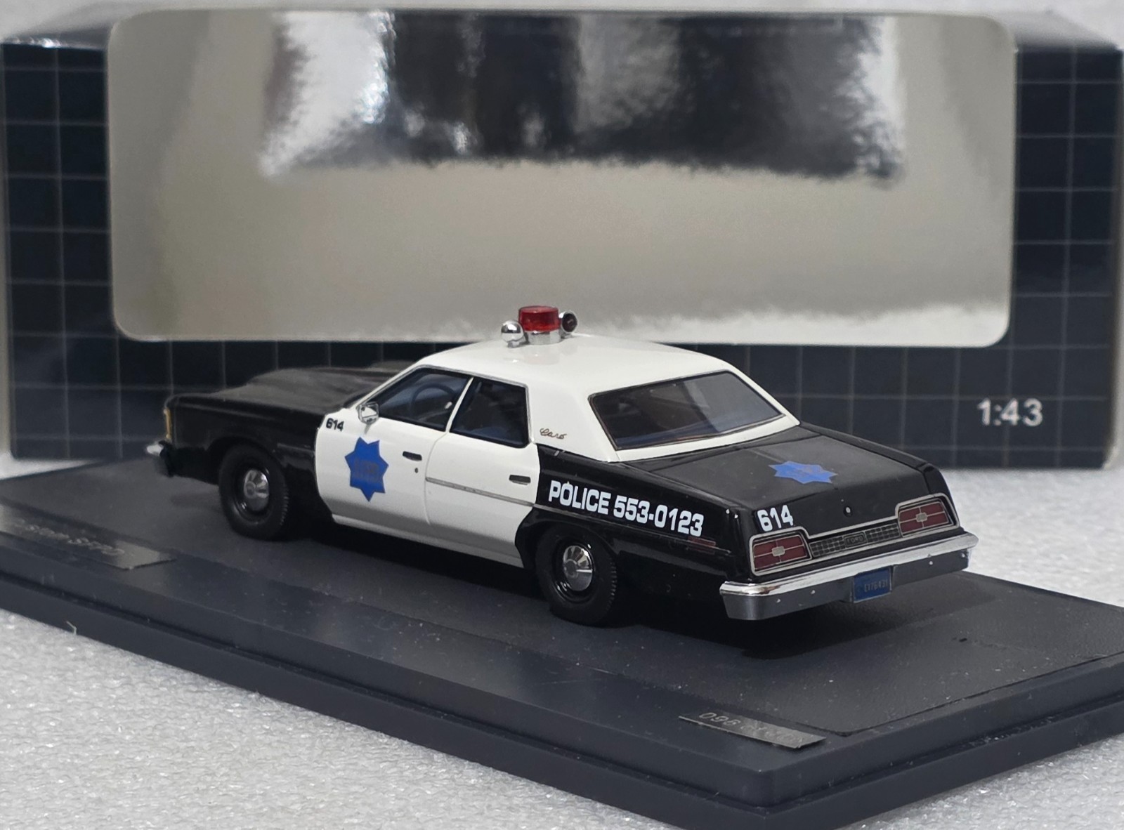 Ford Custom 500 “San Francisco Police Depart.” SFPD 1974 1:43 Matrix MX20603-241