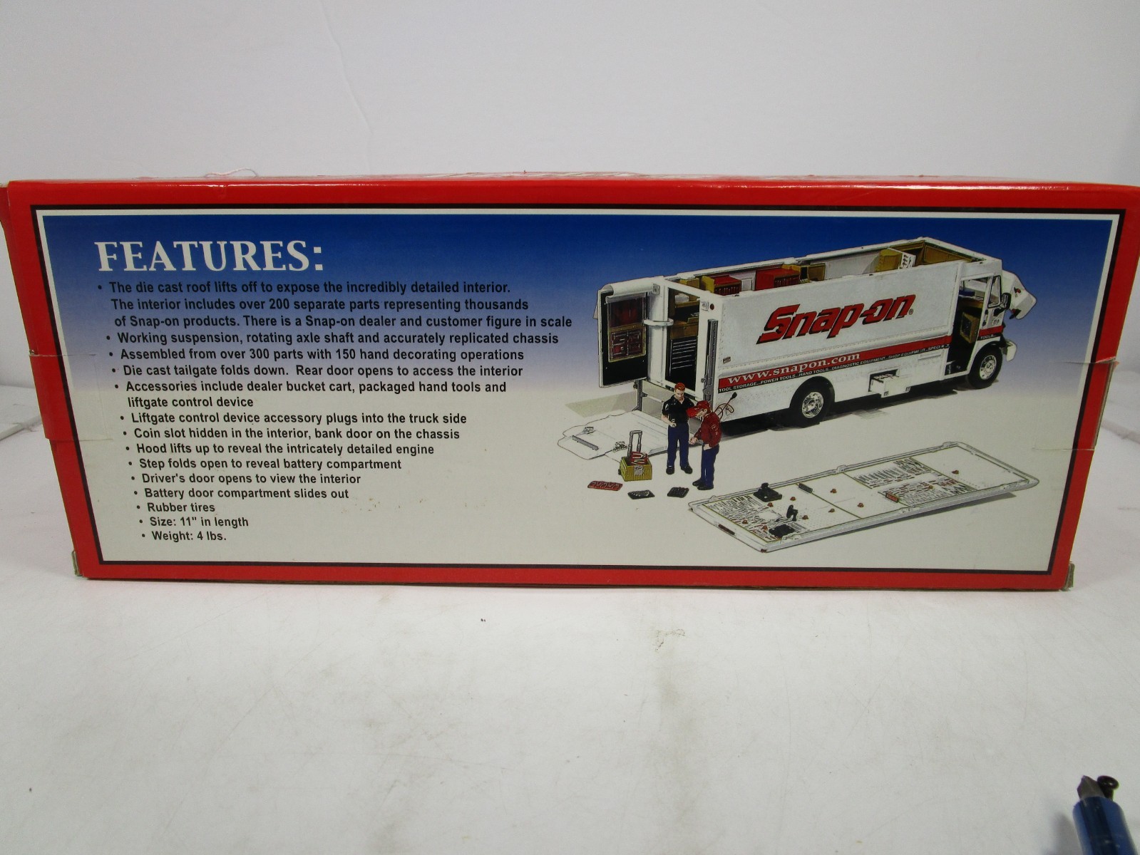 CROWN JEWELS 1/32 SNAP-ON MT-55 FREIGHTLINER BOX VAN NEW