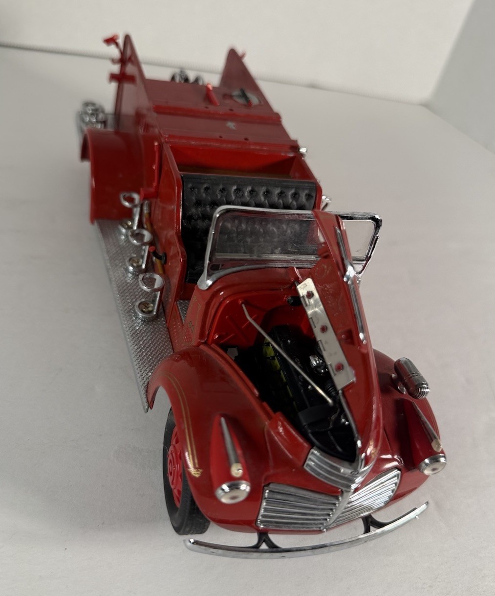 S1 1941 GMC Firetruck Red Fire Truck Yat Ming 1/24 Diecast #20068 – Vibrant NIB