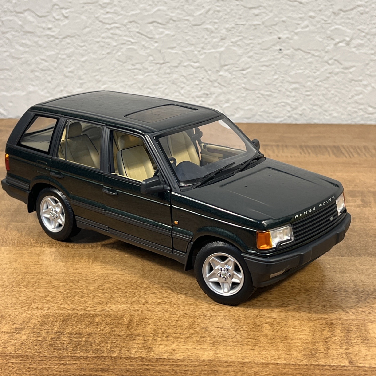 Auto Art Range Rover 4.6 HSE – Off Road Division 1:18 Green