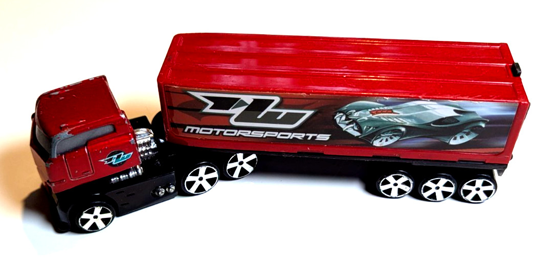 Hot Wheels Truckin Transporter Rig Dog Red Motorsports Toy 2006 Mattel 1:64