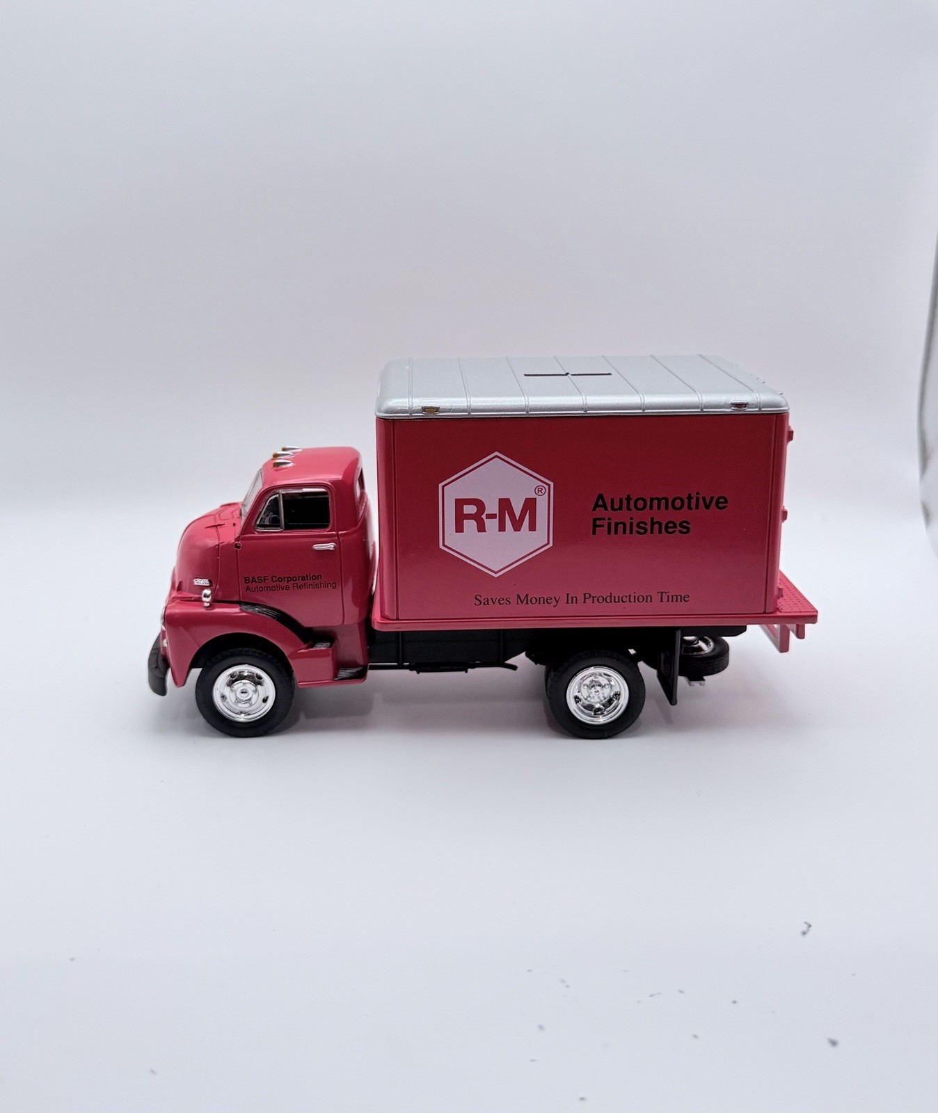 GMC Truck R-M Automotive Finishes 1952 GMC Dry Goods Van NIB Red 1992 1st Gear