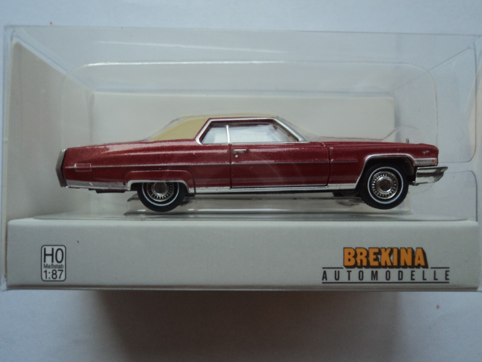 BREKINA 1972 CADILLAC DEVILLE RED HO 1/87 PLASTIC