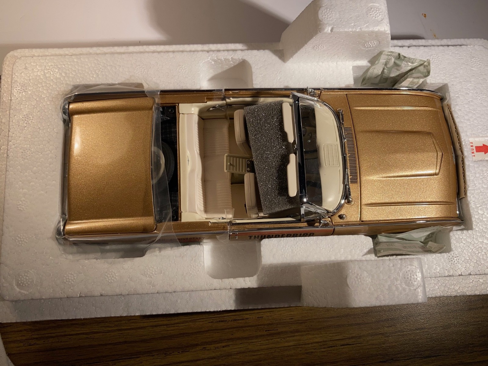 Danbury Mint 1:24 Ford Thunderbird Indy 500 Pace Car Diecast Gold