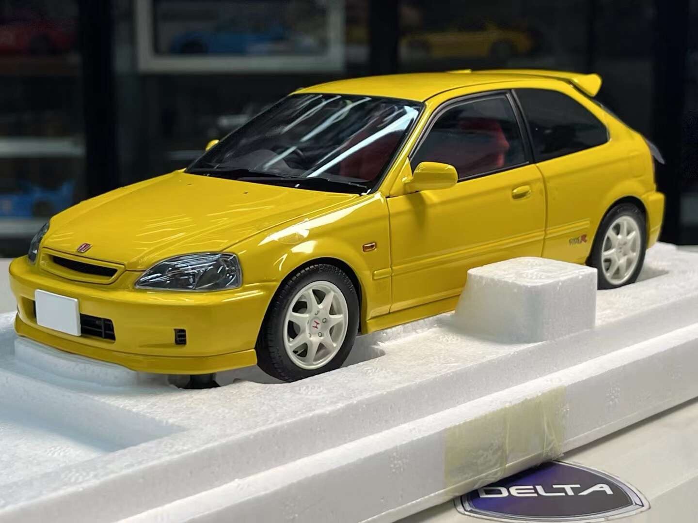 Motorhelix 1/18 honda civic type r EK9