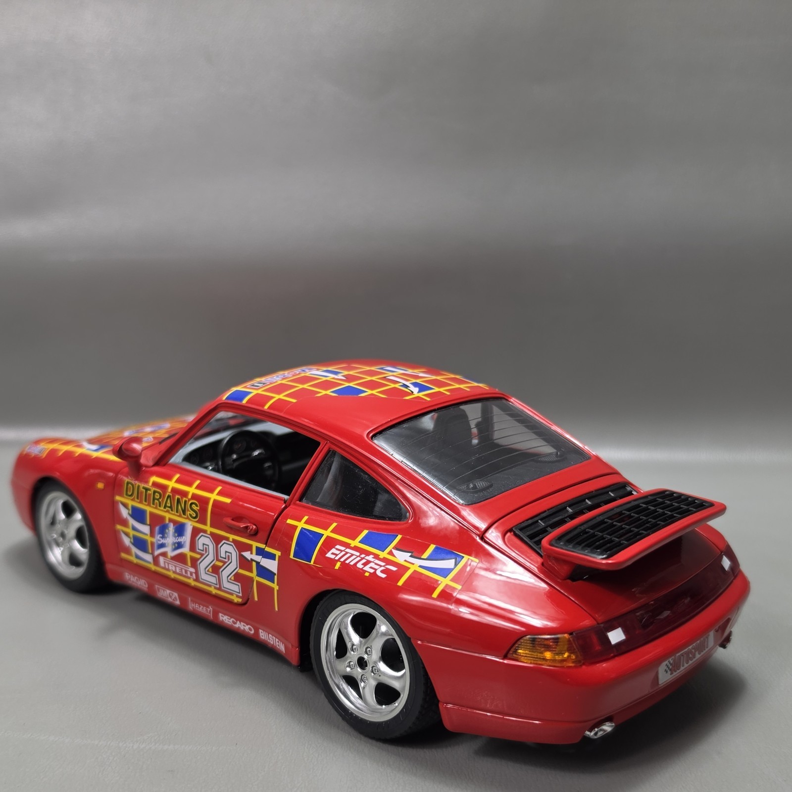 Bburago 1993 Porsche Carrera 911 Super Cup Ditrans Red 1:18 Scale Diecast