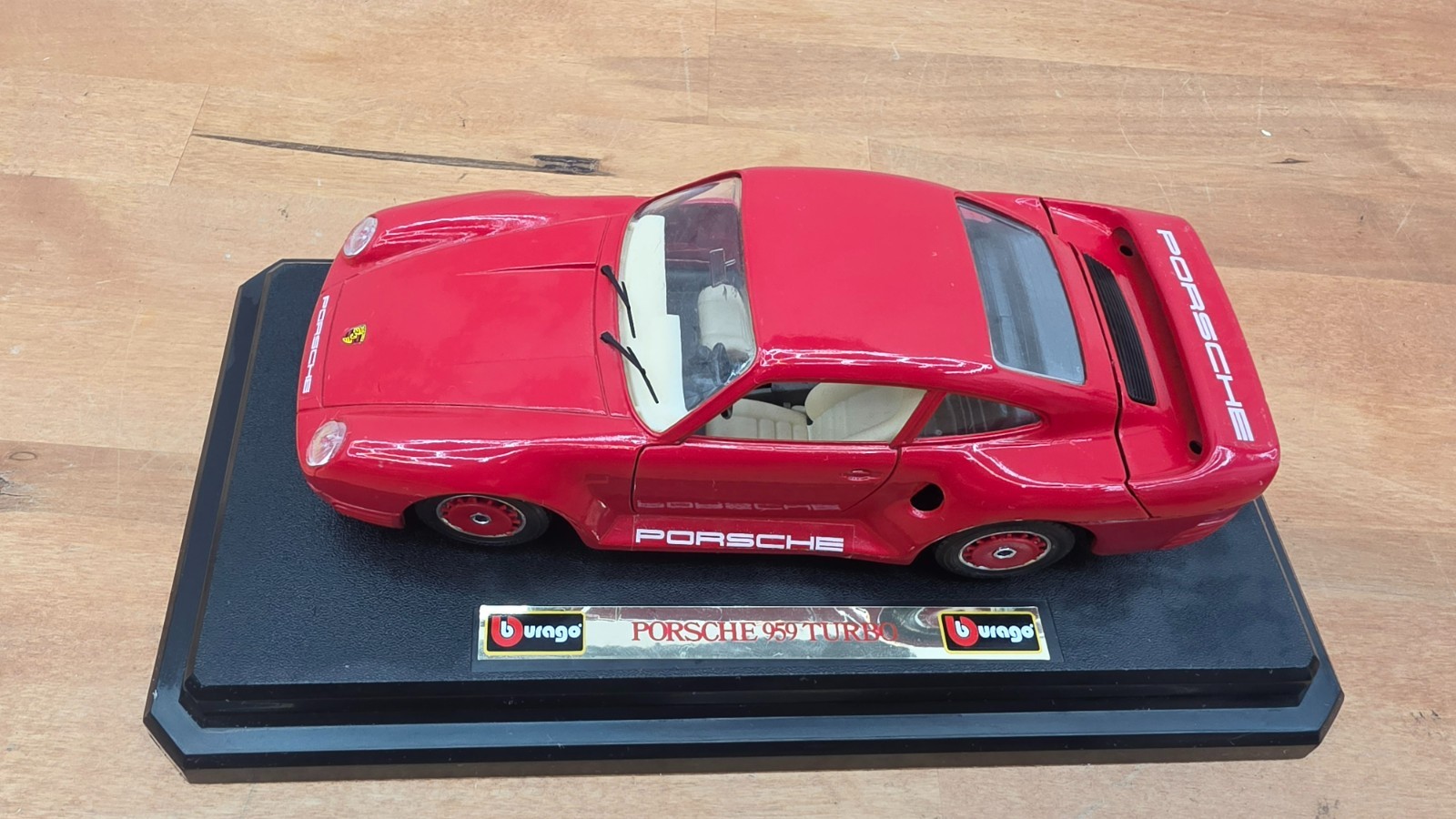 Bburago Diecast 1/24 Porsche 959 Turbo With Stand