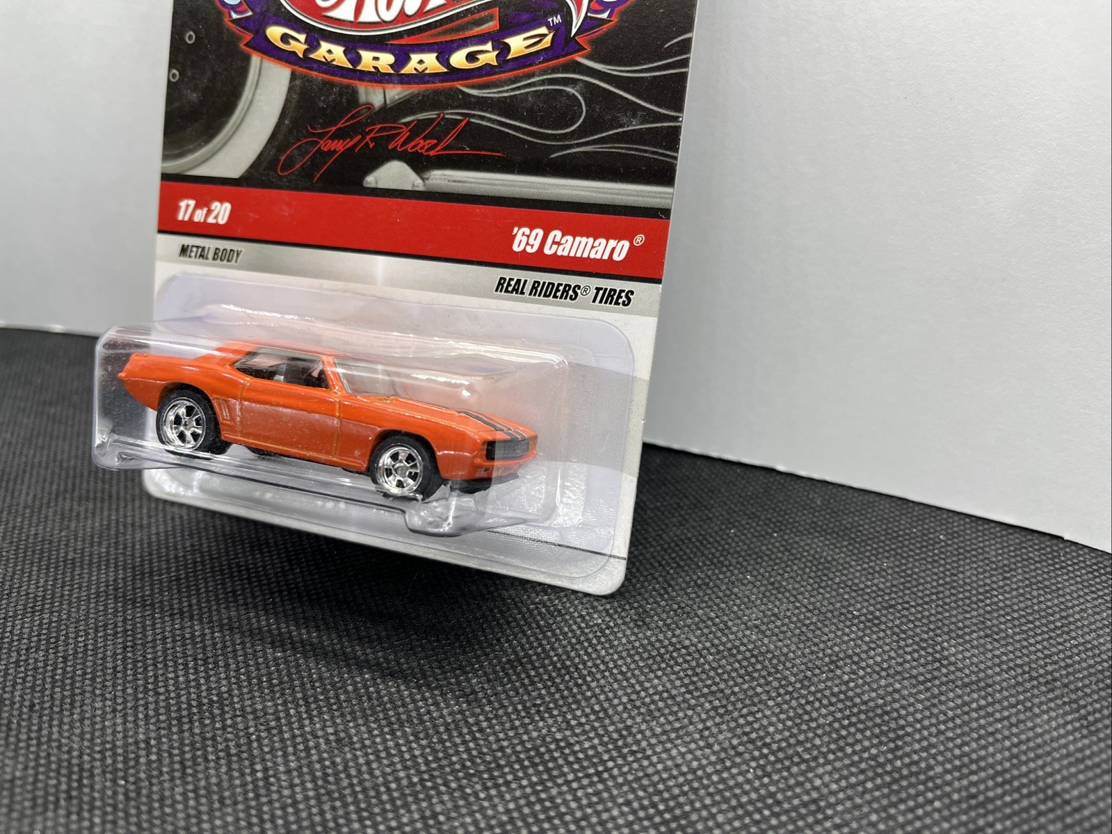 HOT WHEELS – LARRY’S GARAGE – 1969 CHEVROLET CAMARO ORANGE – REAL RIDERS