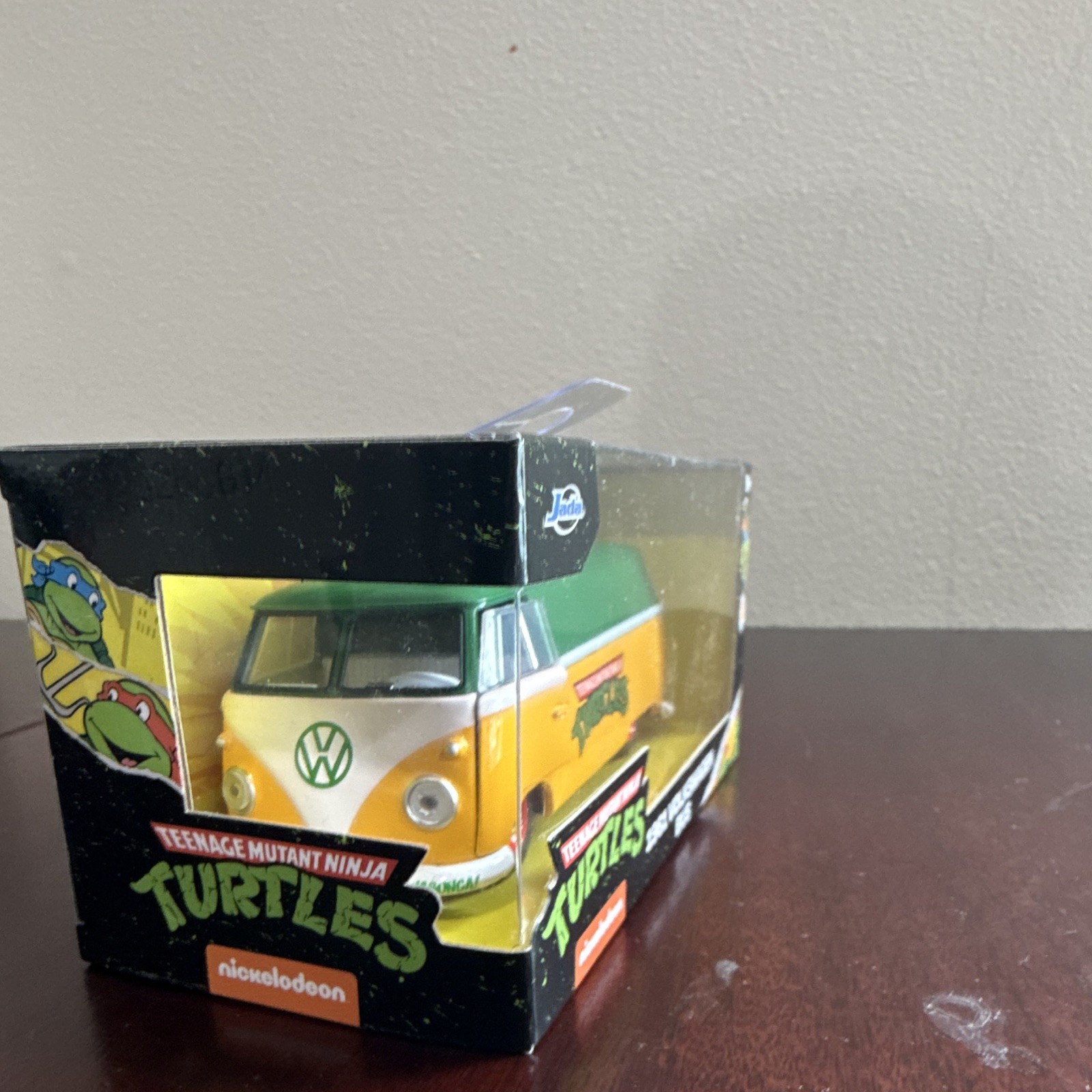 Jada Toys Hollywood Rides TMNT 1961 Volkswagen Bus 1:24 Diecast