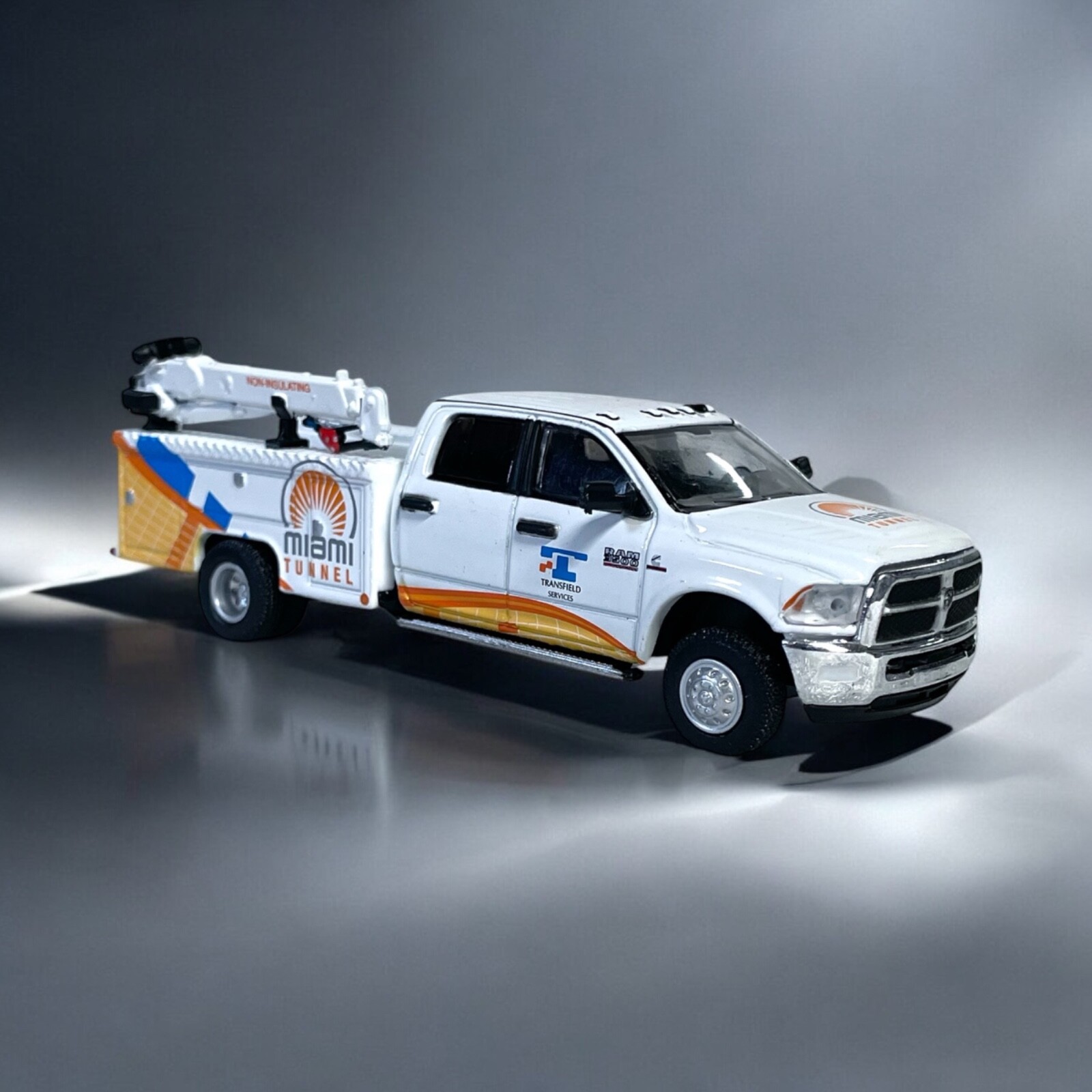 GreenLight 2015 Dodge RAM 3500 Crane Truck Port of Miami Tunnel Die Cast 1:64