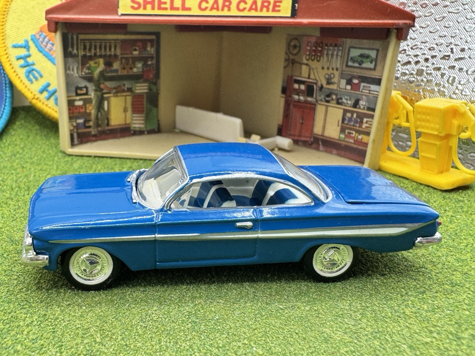 Revell 1961 Chevy Impala Diecast Car NM 1/64th Scale Issue #69 GM 2001