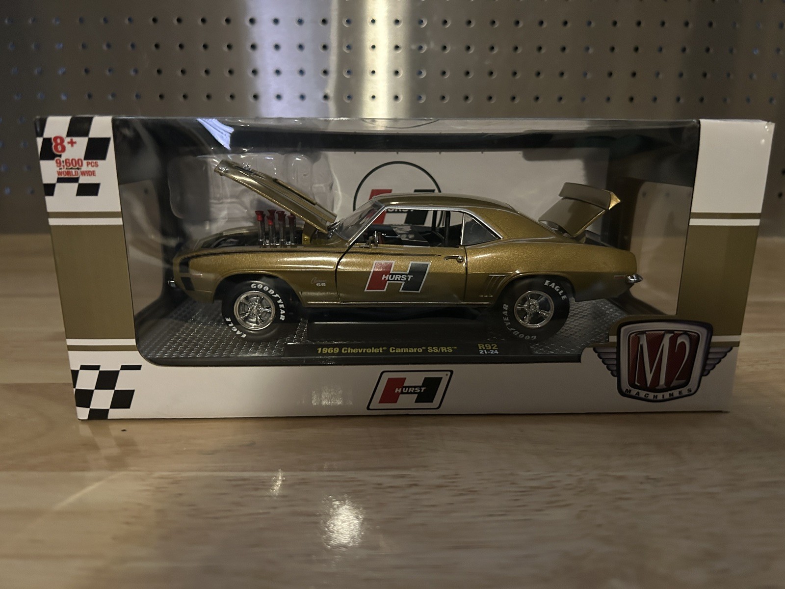 M2 Machines 1969 Chevrolet Camaro SS R/S (Bronze) 1:24 – Hurst R92 21-24