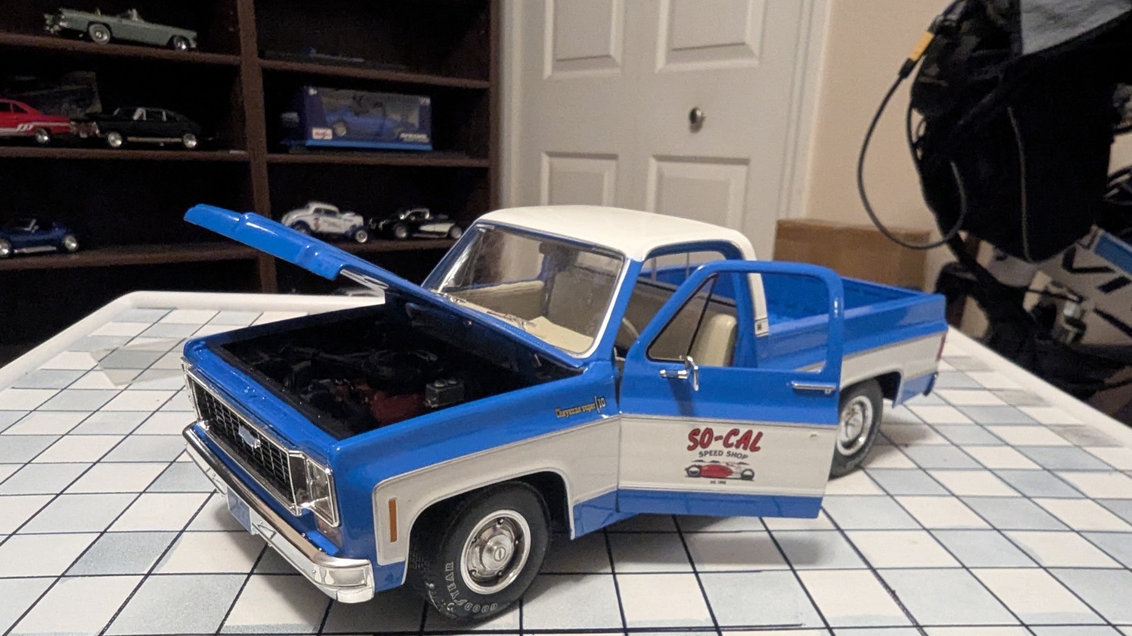 Maisto 1/18 1974 Chevrolet C10 Cheyenne Super Blue
