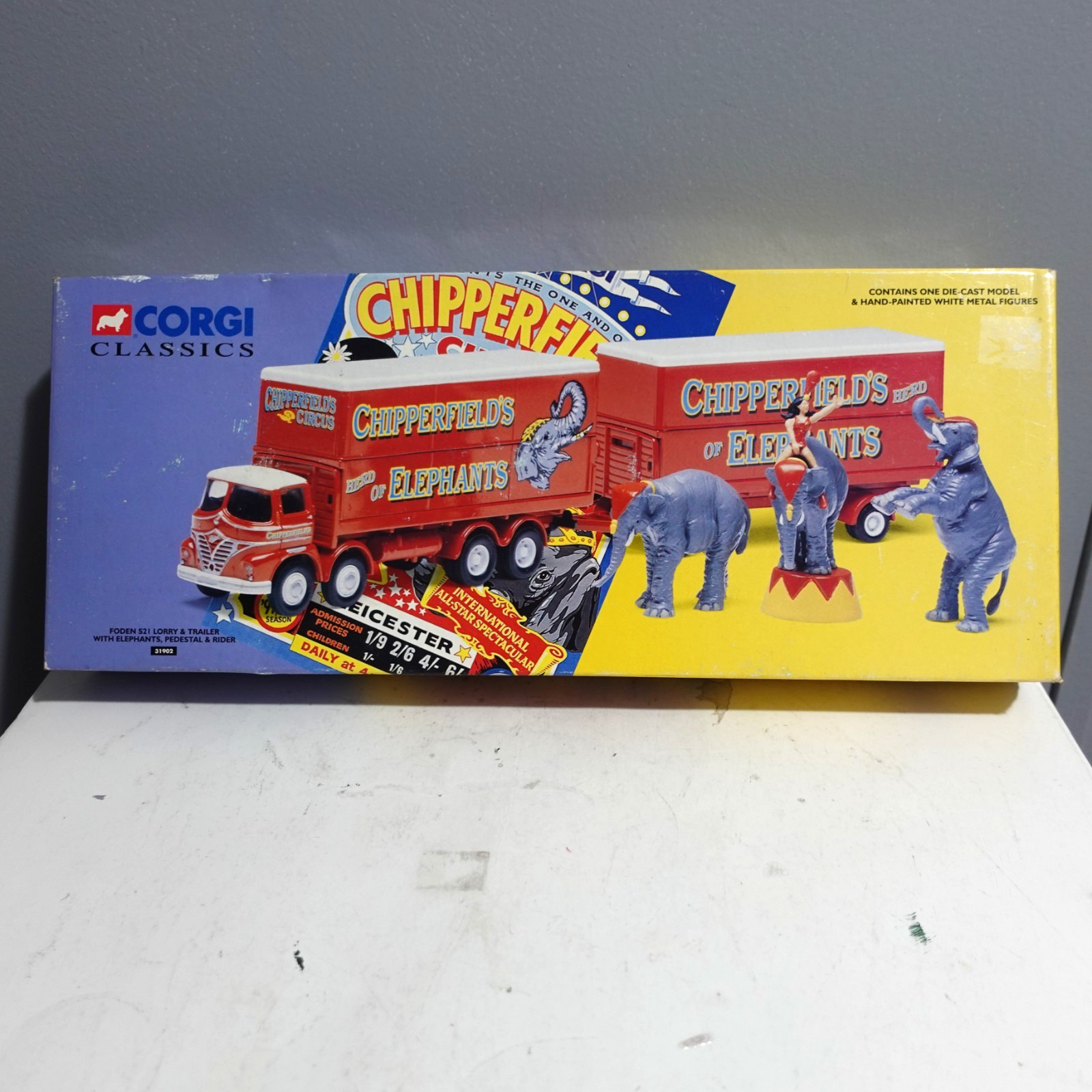Corgi Diecast 31902 Chipperfields Foden S21 Lorry & Trailer With Elephants