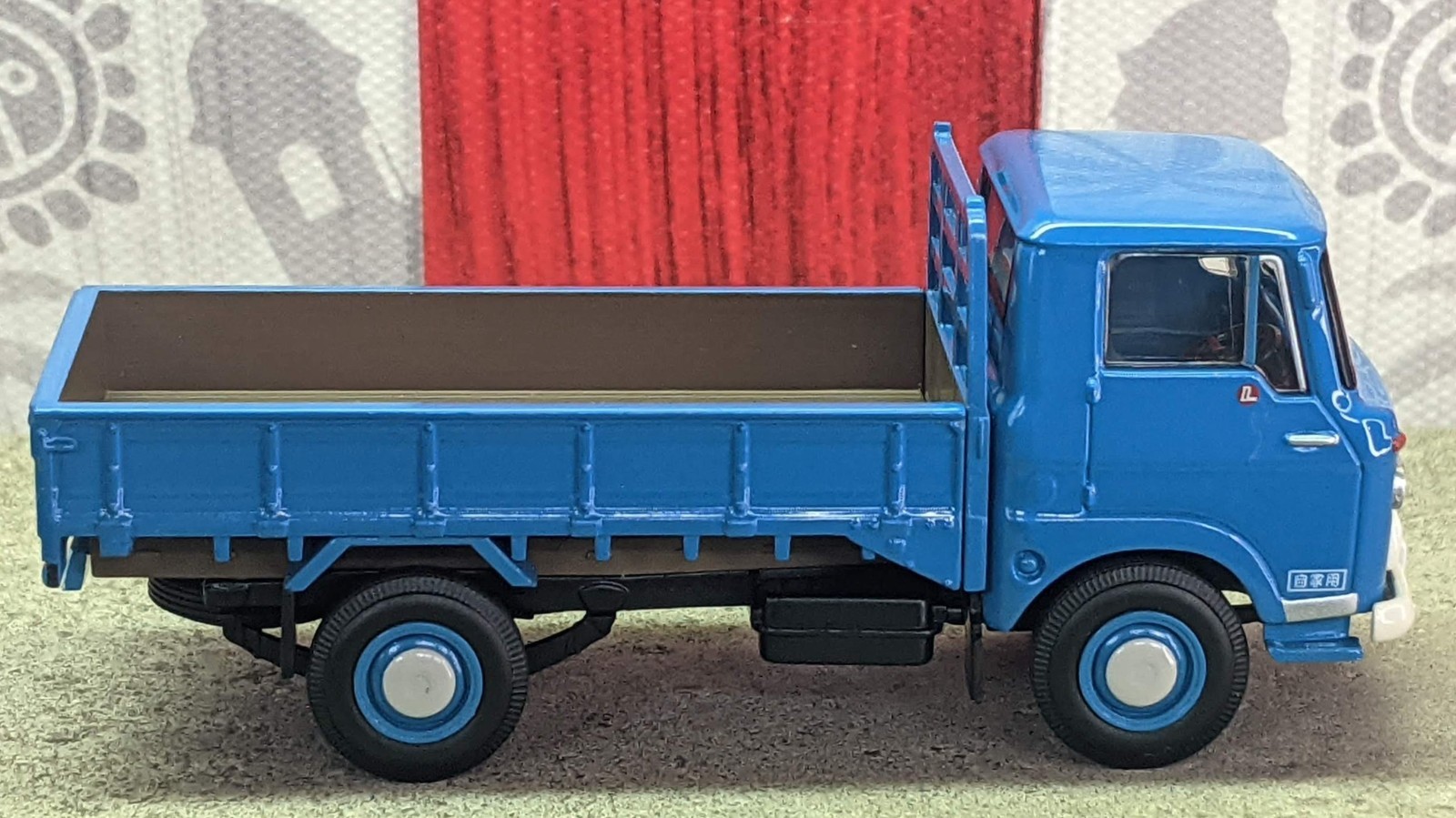 TOMICA LV-191b 1966 ISUZU ELF DELIVERY TRUCK 1:64 SCALE LIMITED VINTAGE SERIES