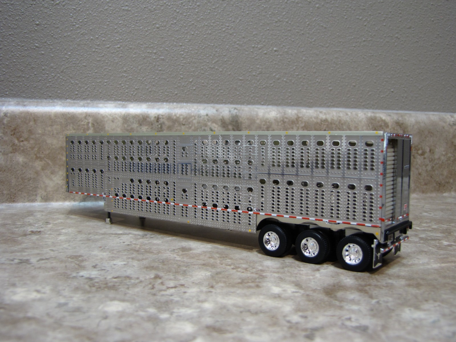 DCP 1/64 Silver White Wilson Tri-Axle Cattle Livestock Trailer Pot Farm Toy
