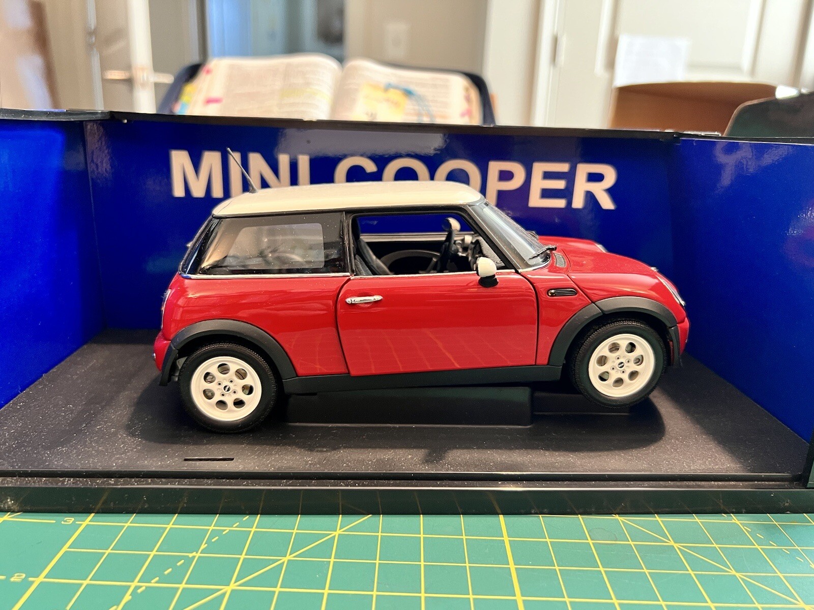 AUTOART BMW MINI COOPER RED 74822 1/18