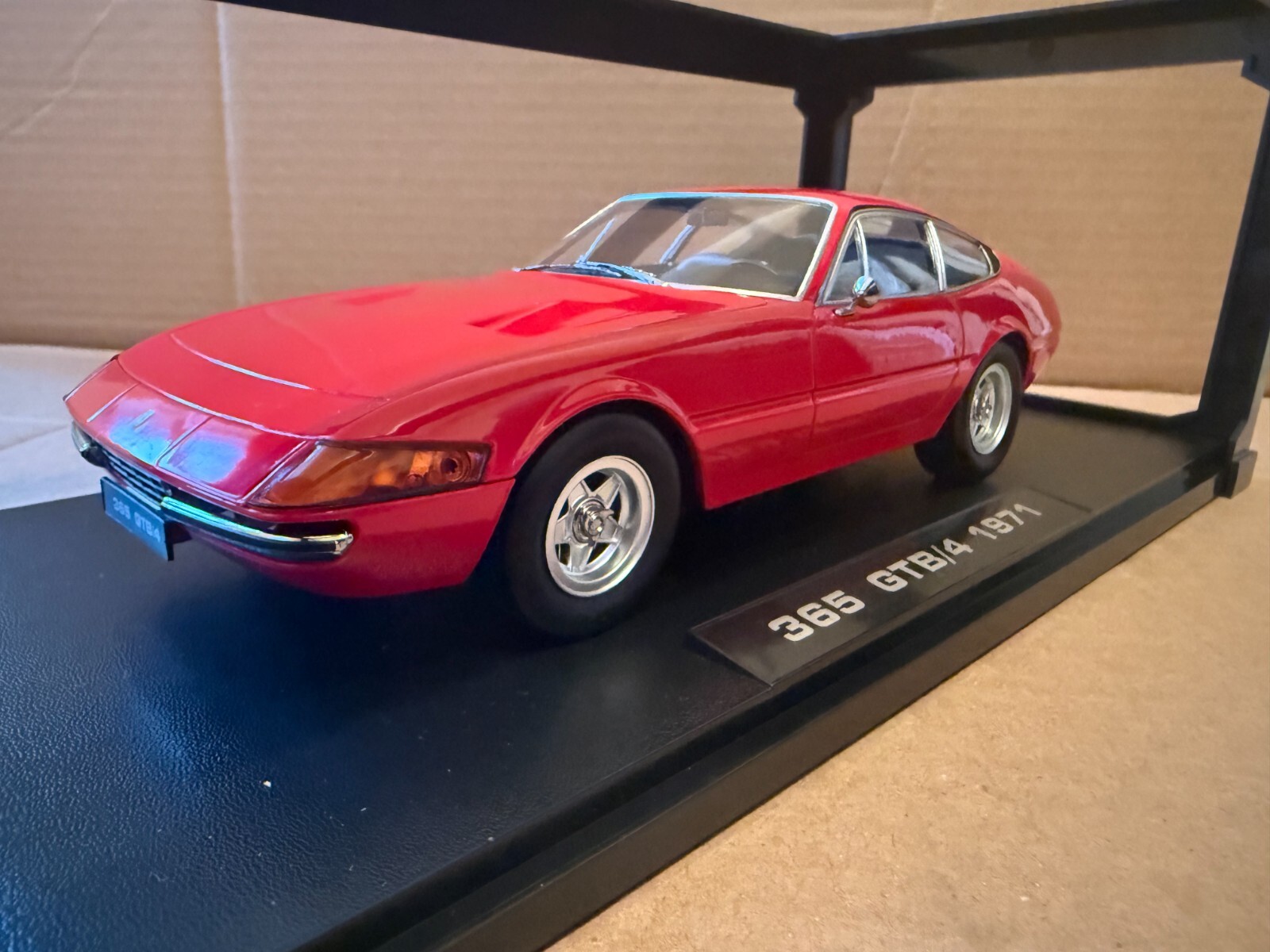 Ferrari 365 GTB/4 Daytona Coupe Series 2 1971 red 1:18 KK-Scale
